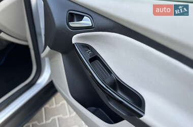 Хэтчбек Ford Focus 2014 в 