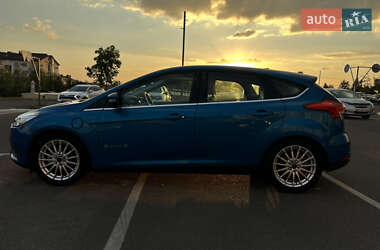 Хетчбек Ford Focus 2015 в 