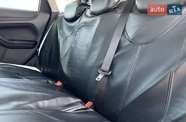 Хэтчбек Ford Focus 2006 в 