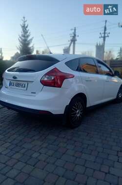 Хэтчбек Ford Focus 2013 в 