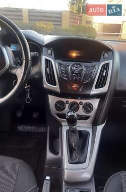 Хэтчбек Ford Focus 2013 в 