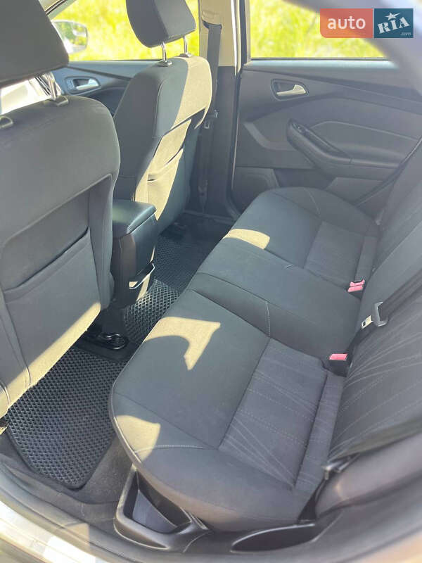 Седан Ford Focus 2015 в Киеве фото 7 Седан Ford Focus 2015 в Киеве