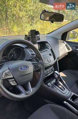 Седан Ford Focus 2015 в 