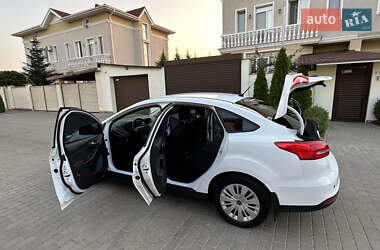 Седан Ford Focus 2016 в 