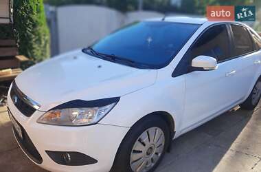 Хэтчбек Ford Focus 2011 в 