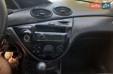 Седан Ford Focus 2004 в 