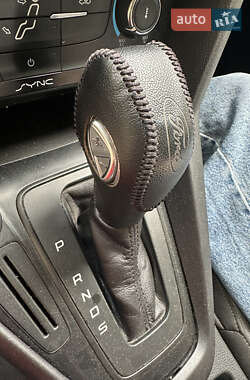 Хэтчбек Ford Focus 2015 в 