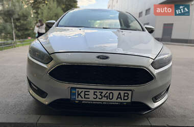 Хэтчбек Ford Focus 2015 в 