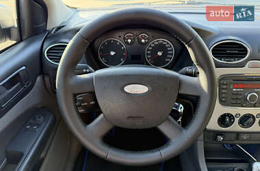 Хетчбек Ford Focus 2011 в 