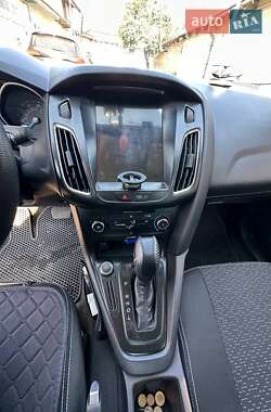 Седан Ford Focus 2015 в 