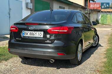 Седан Ford Focus 2015 в 