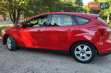 Хэтчбек Ford Focus 2012 в 