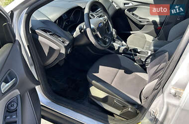 Хэтчбек Ford Focus 2011 в 