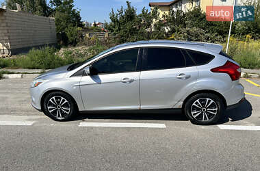 Хэтчбек Ford Focus 2011 в 