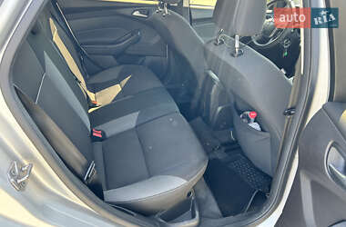 Хэтчбек Ford Focus 2011 в 