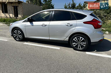 Хэтчбек Ford Focus 2011 в 