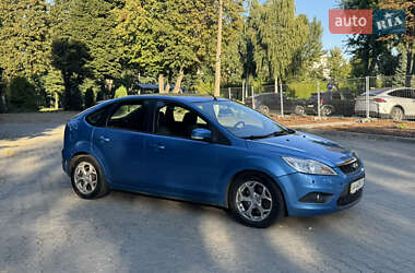 Хэтчбек Ford Focus 2010 в 