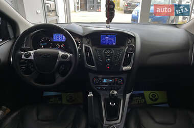 Хэтчбек Ford Focus 2012 в 