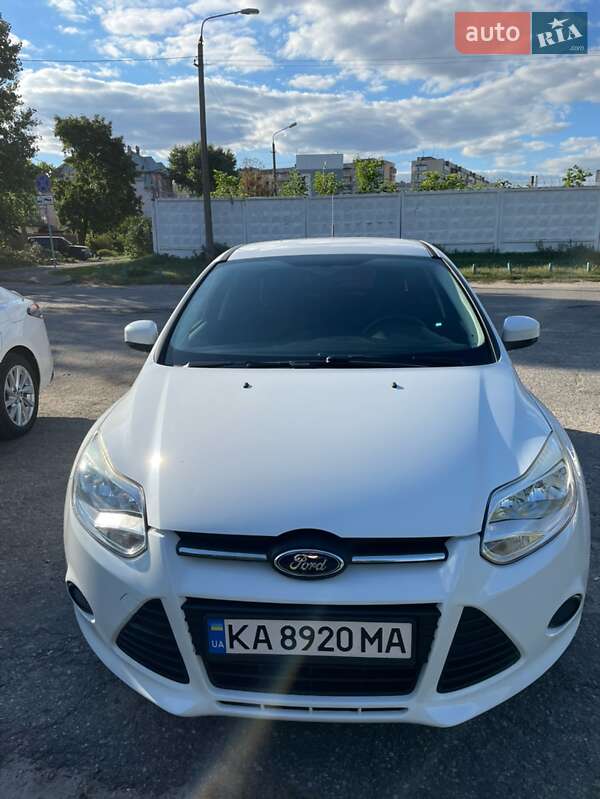 Хэтчбек Ford Focus 2012 в 