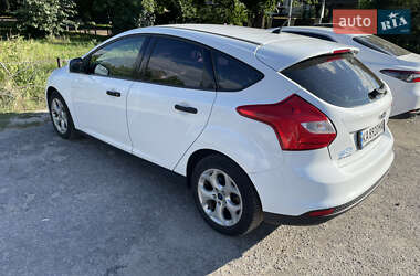 Хэтчбек Ford Focus 2012 в 