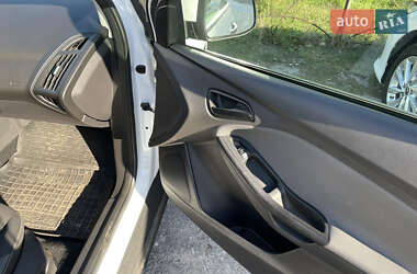 Хэтчбек Ford Focus 2012 в 