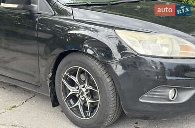 Хэтчбек Ford Focus 2011 в 