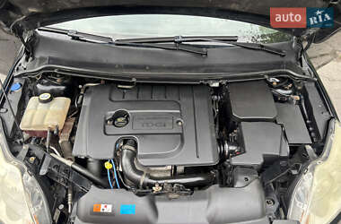 Хэтчбек Ford Focus 2011 в 