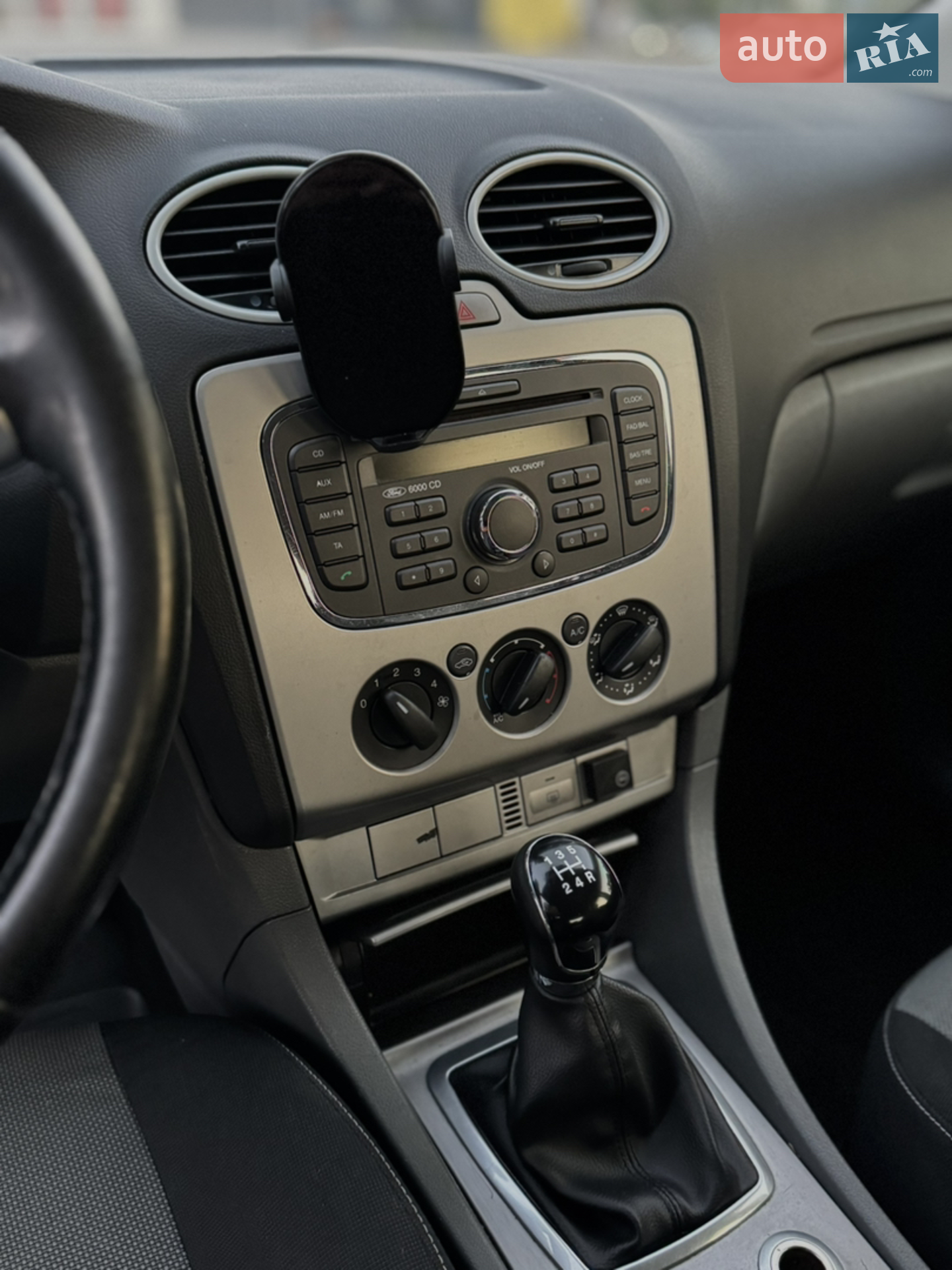 2010 Ford Focus - мініатюра 9