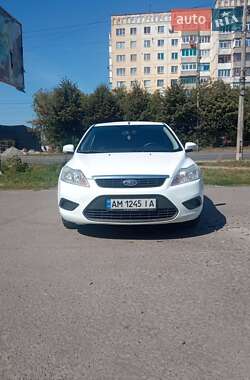 Хэтчбек Ford Focus 2011 в 