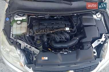 Хэтчбек Ford Focus 2011 в 