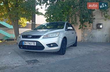 Хэтчбек Ford Focus 2011 в 