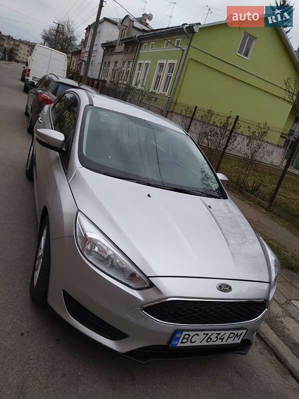 Седан Ford Focus 2015 в 