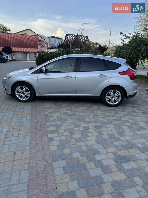 Хетчбек Ford Focus 2011 в Дубовому