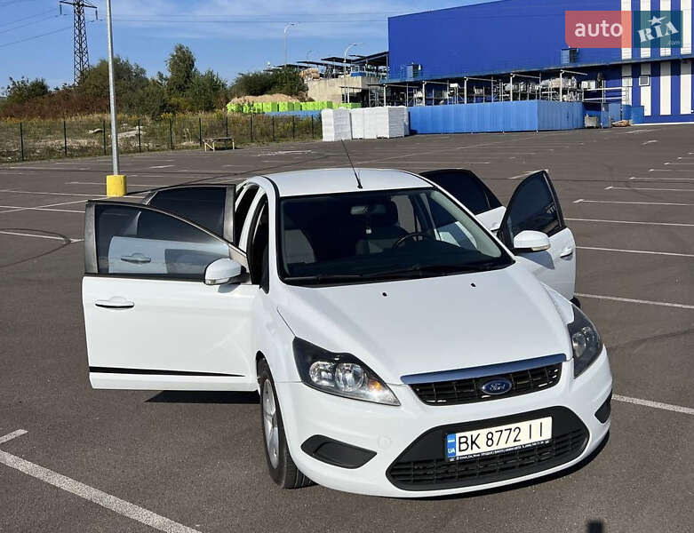 Хэтчбек Ford Focus 2010 в Ровно