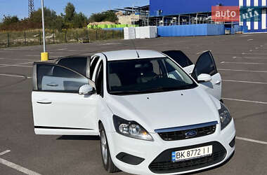 Хэтчбек Ford Focus 2010 в 
