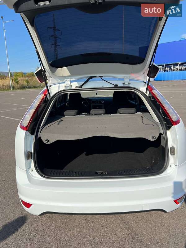Хэтчбек Ford Focus 2010 в Ровно