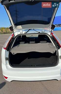 Хэтчбек Ford Focus 2010 в 