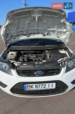 Хэтчбек Ford Focus 2010 в 