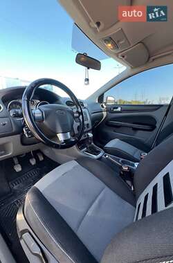 Хэтчбек Ford Focus 2010 в 