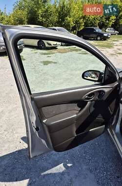 Хэтчбек Ford Focus 2002 в 