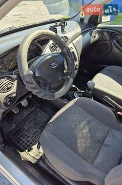Хэтчбек Ford Focus 2002 в 