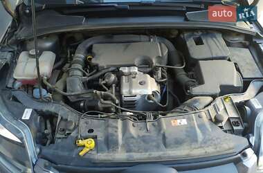 Хэтчбек Ford Focus 2013 в 