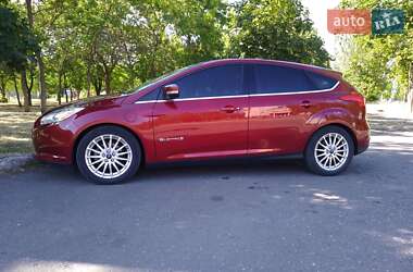 Хэтчбек Ford Focus 2015 в 
