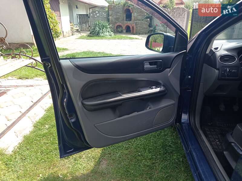 Хэтчбек Ford Focus 2010 в Стрые