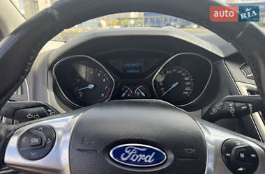Хэтчбек Ford Focus 2013 в 