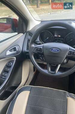 Седан Ford Focus 2015 в 