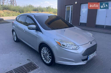 Хэтчбек Ford Focus 2011 в 
