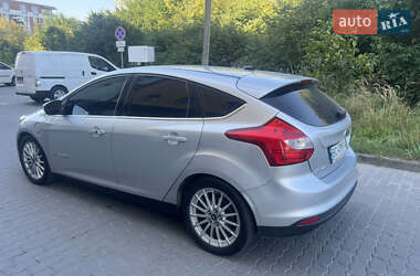 Хэтчбек Ford Focus 2011 в 