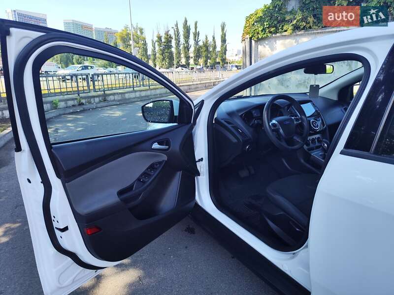 Хэтчбек Ford Focus 2014 в Киеве