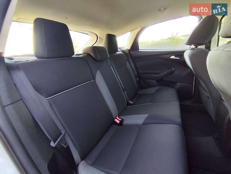 Хэтчбек Ford Focus 2014 в Киеве